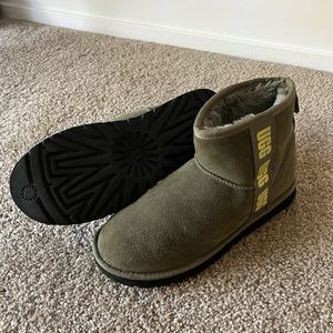 COPY - Ugh olive green